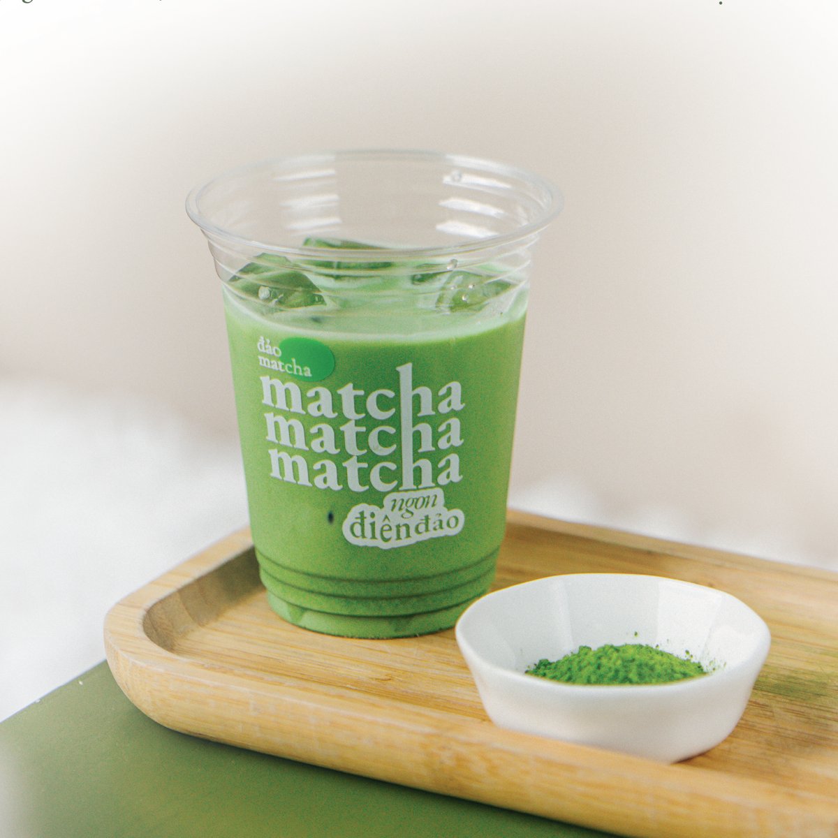 Ly matcha Đảo Matcha và bột matcha nguyên chất